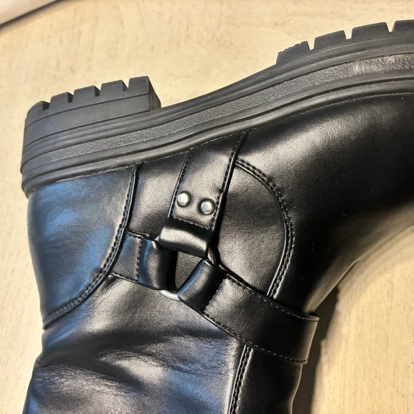 Sleek Black Moto Boots for Women - Picture 5 of 9